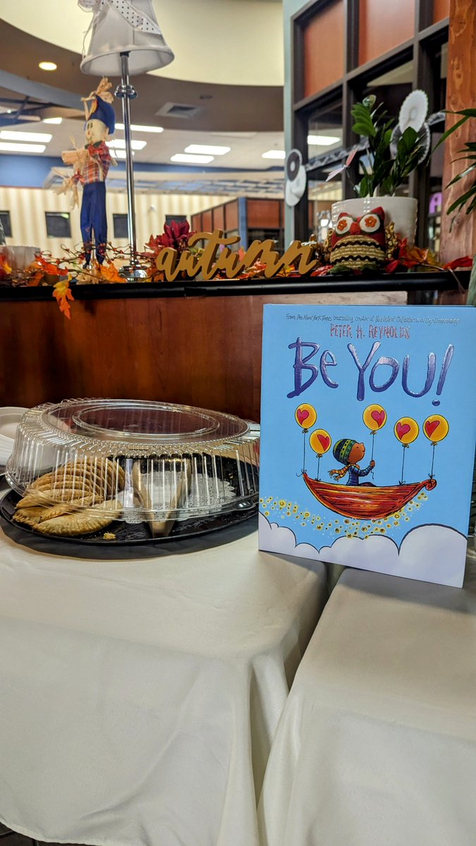 Alvarez_SEISD's tweet image. Exciting GEMS Parent Literacy session this morning! Parents came together for an enriching morning of rdg, vibrant discussions, &amp;amp; a fun game of Cognate Bingo. Fostering a commitment for a love of rdg &amp;amp; strengthening family bonds is evident. #GEMSpride #SEISDPeoplePassionPurpose