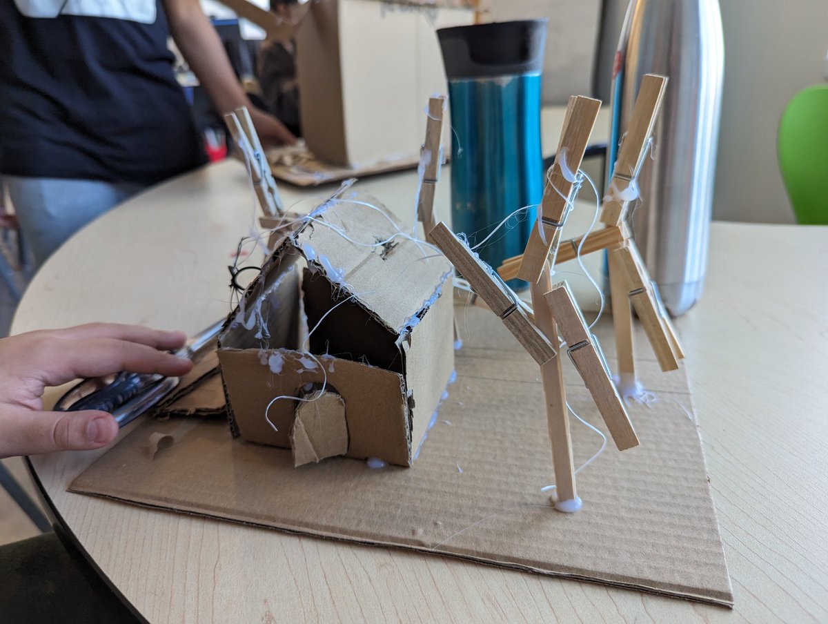 MrHennigar's tweet image. Our #Hackoween haunted houses are coming together! Tomorrow we wrap up the construction and focus on writing, and Thursday we paint and code! #MakerEdNS