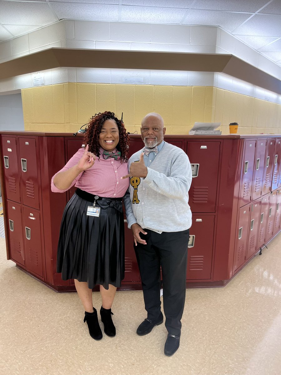 AnimeEducator29's tweet photo. Y'all know what day it is!!
#bowtietuesday 
#PhirstFamily https://t.co/Ke234yzNoI