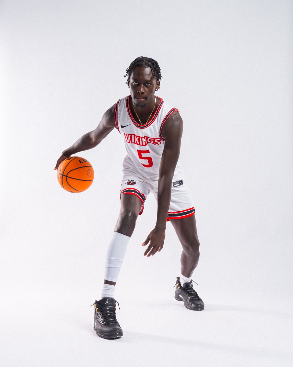 Through all the adversity I’ve faced in the last 3-4 years, I’m still going and still fighting. ILL NEVER GIVE UP!! I will be back on the court soon 🖤. #🔴⚪️