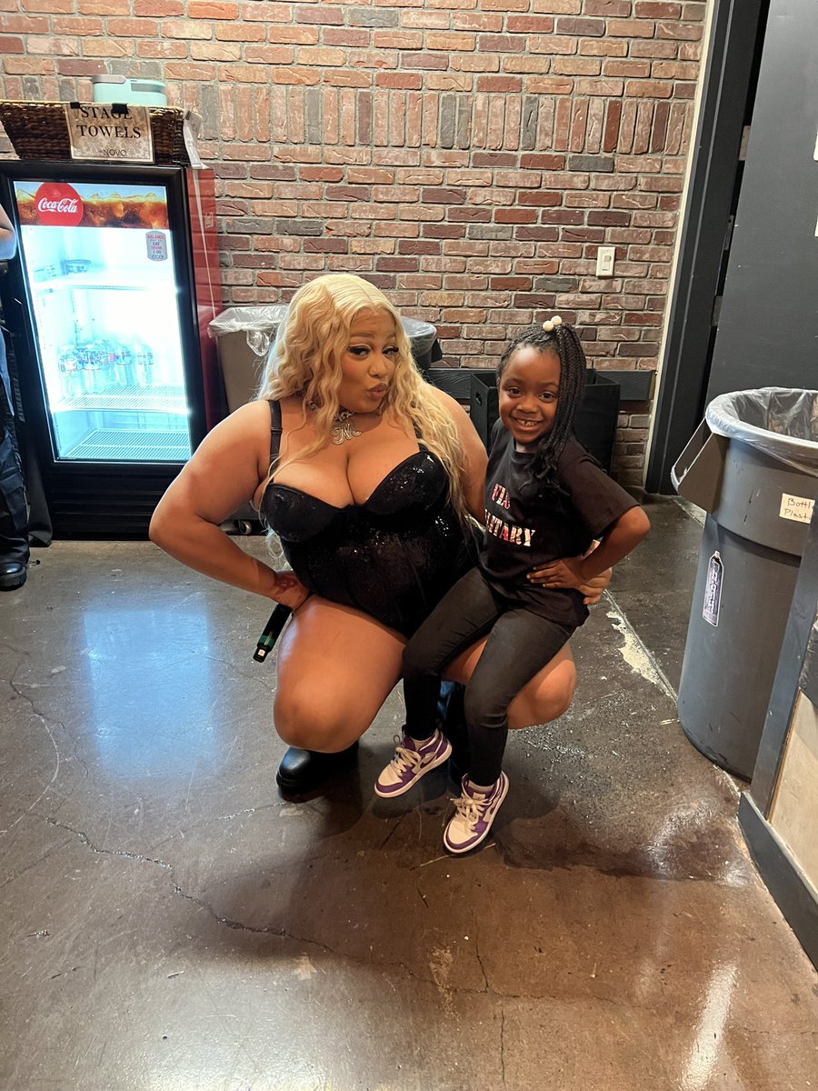 welcometotams's tweet photo. i need yall to help me make #yeahamina famous like woowop 😂🤞🏾 https://t.co/MJmJlDfJuY
