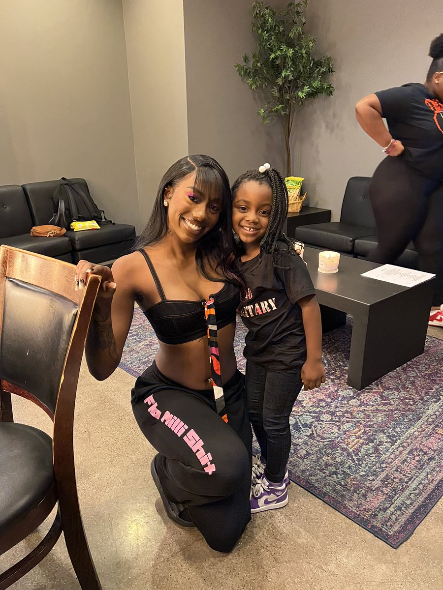 welcometotams's tweet photo. i need yall to help me make #yeahamina famous like woowop 😂🤞🏾 https://t.co/MJmJlDfJuY