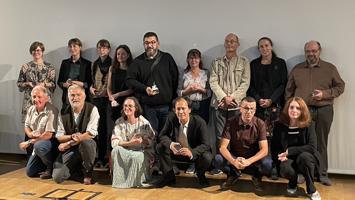 #TalentsCNRS 🥈🥉💠 | 👏 Félicitations aux 15 lauréats qui ont reçu ce soir leur médaille d’argent, de bronze, de cristal et leur cristal collectif lors de la cérémonie du <a href="/CNRS/">CNRS 🌍</a> Provence et Corse 2023 !

@lcb_officiel <a href="/CPPMLuminy/">CPPM</a> <a href="/OpenEditionPro/">OpenEdition Pro</a> <a href="/LPL_lab_Aix/">Laboratoire Parole et Langage</a> @cerege_officiel