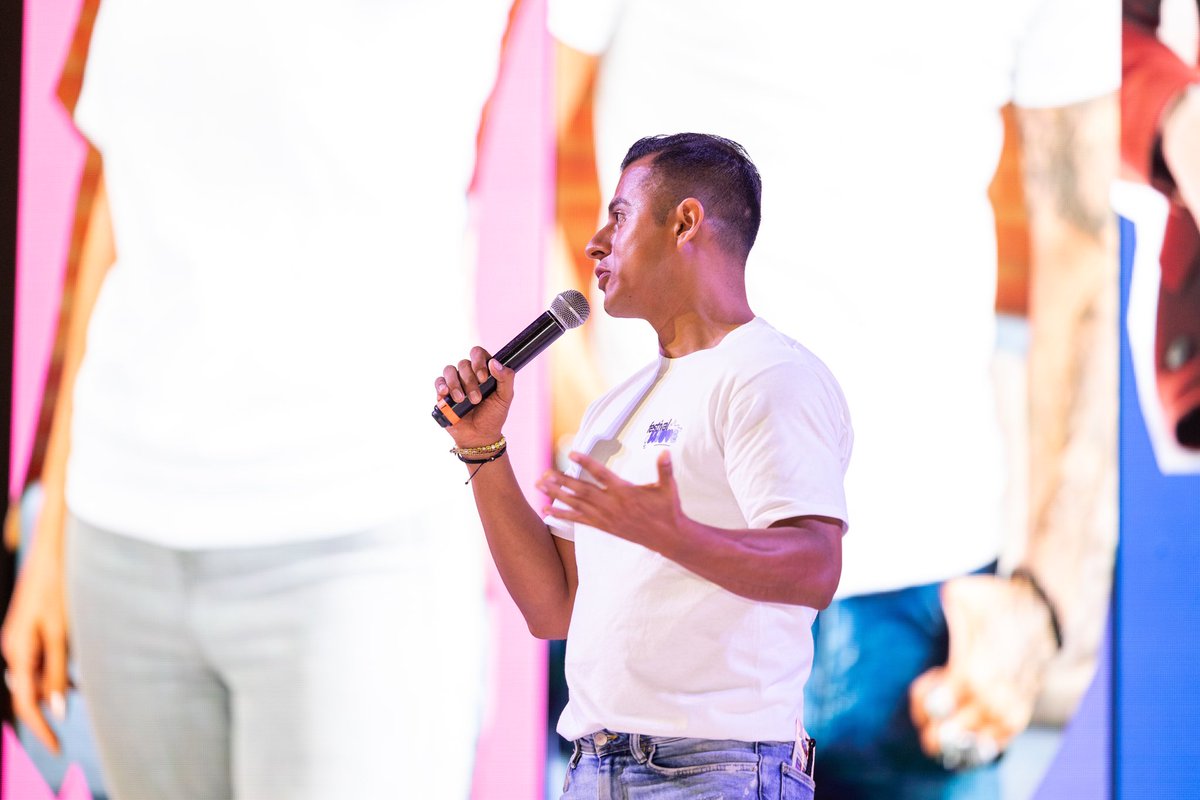 virginia_hdzv's tweet photo. ¡Feliz cumpleaños, @chuyoramirez! 🎉✨ Que tu día esté lleno de risas, amor y momentos inolvidables. ¡Y que este nuevo ciclo te traiga aún más éxitos y alegrías! Un abrazote. 🥳🎂 https://t.co/dtPfP93PVi