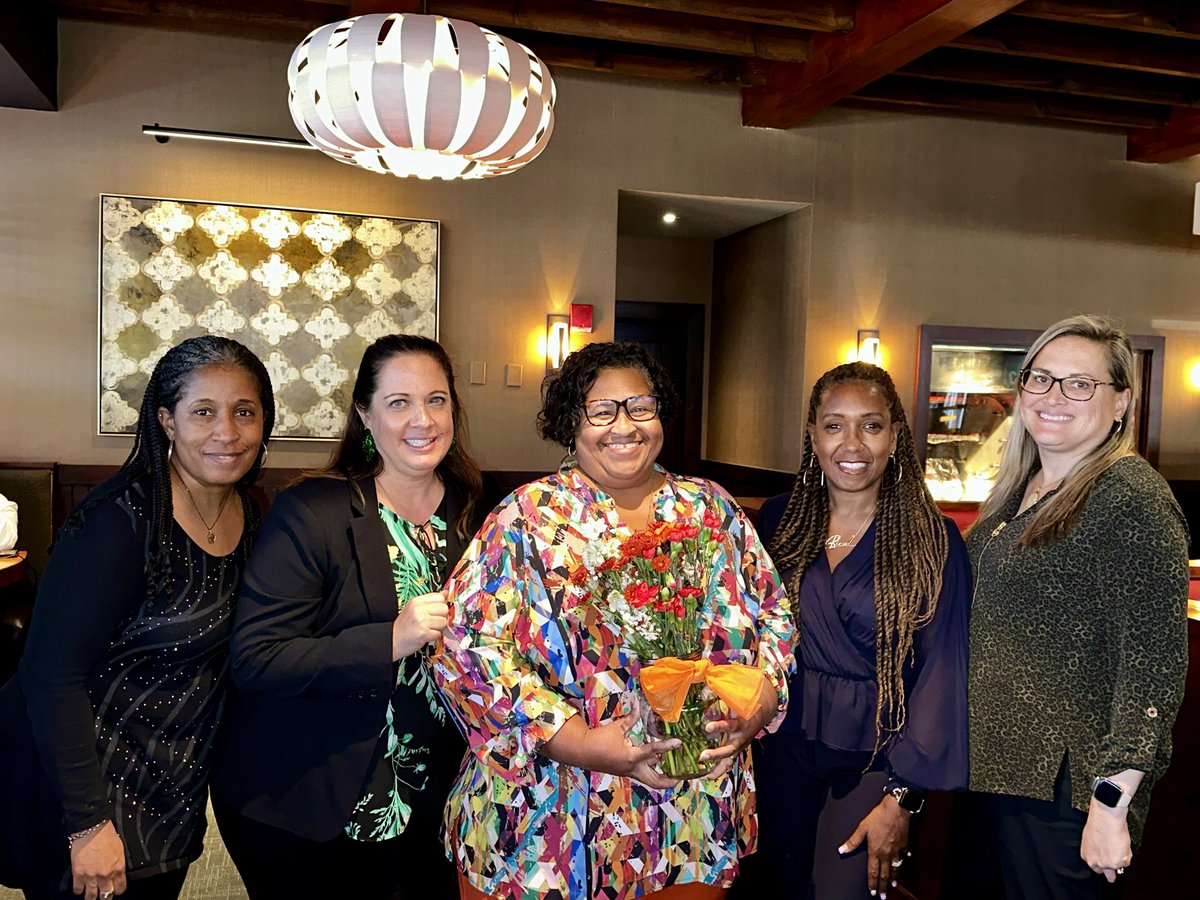 PGCPSK5RELA's tweet image. Happy Belated Boss&apos;s Day,  @simone_mcquaige !!! Thanks for everything you do for us and the @pgcps reading teachers, students, and families.