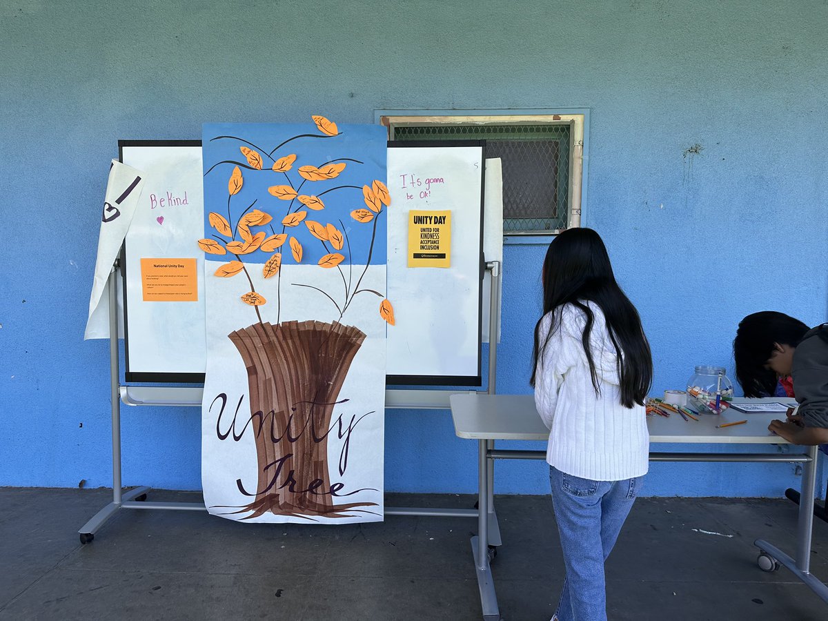 cpms_explorers's tweet photo. Explorers came together to wear orange in support of Anti Bullying Awareness and share messages of hope and caring on our Unity Tree. #WorkHardBeKindHaveFun @cpc_cos @laschoolsnorth https://t.co/4ze3kPMJzr