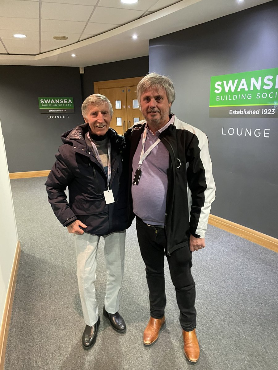 It was lovely chatting to the great @Cliff_Jones11 tonight after the @SwansOfficial match. He is such a gentleman and so proud of his roots growing up in Swansea