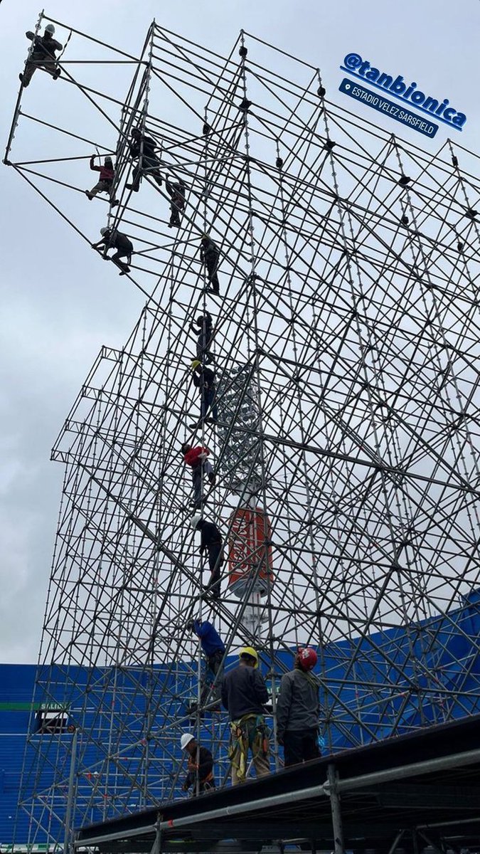 en que momento paso tan rápido , que ya empezaron a ARMAR EL ESCENARIO