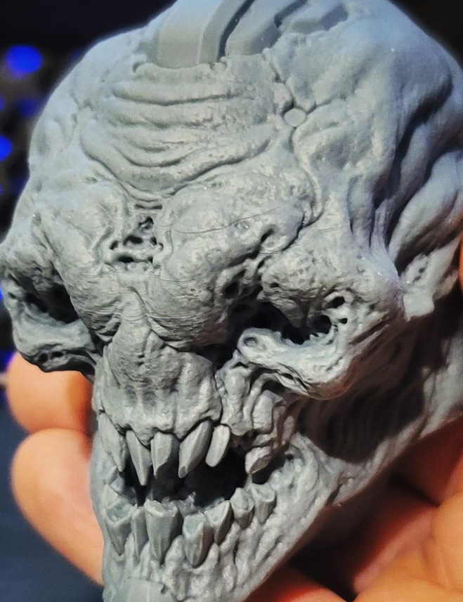 Descent into #ell, day 6, we're halfway there!
Masks of the day:

Disgorge, by @evanmtortorelli
Terminus, by <a href="/EKangas3D/">Erik Kangas</a>

2 brilliant sculptures by 2 brilliant artists 💪
And printed too! Look how beautiful they are!
Check out their links, in reply, it only takes 2 seconds!
👇