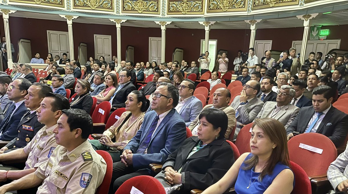 GoberLoja's tweet photo. 📍AHORA| #Loja 

.@EduardoPunin, gobernador de la provincia; junto a Paúl Aguilar, intendente general de Policía; María Cecilia Palacio, jefa política del cantón y autoridades locales participan de la entrega de credenciales a los asambleístas provinciales principales y alternos. https://t.co/rzm2Yk1WHn
