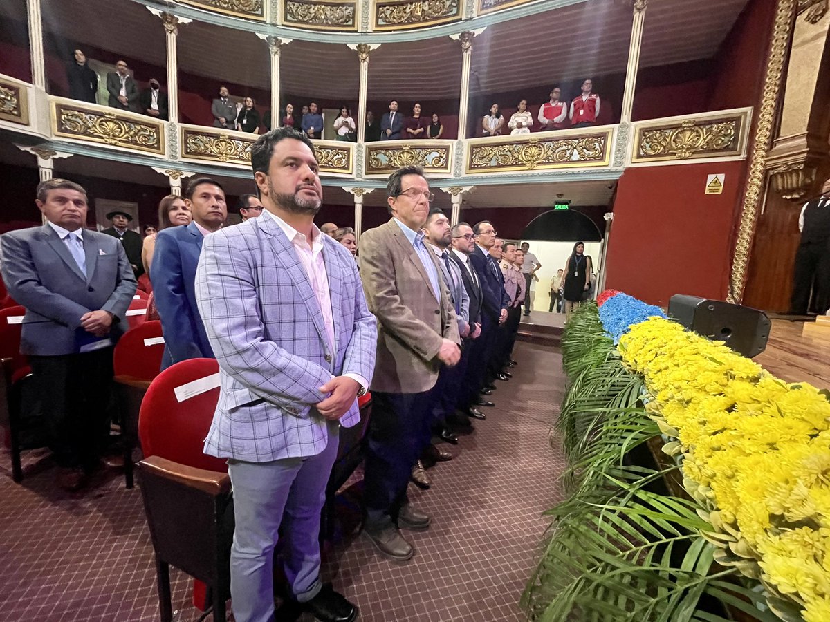 GoberLoja's tweet photo. 📍AHORA| #Loja 

.@EduardoPunin, gobernador de la provincia; junto a Paúl Aguilar, intendente general de Policía; María Cecilia Palacio, jefa política del cantón y autoridades locales participan de la entrega de credenciales a los asambleístas provinciales principales y alternos. https://t.co/rzm2Yk1WHn
