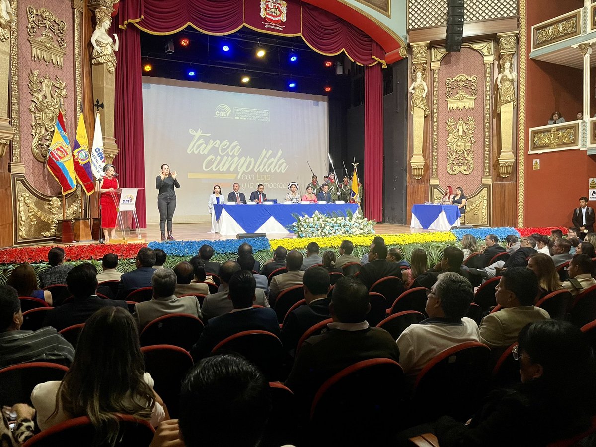 GoberLoja's tweet photo. 📍AHORA| #Loja 

.@EduardoPunin, gobernador de la provincia; junto a Paúl Aguilar, intendente general de Policía; María Cecilia Palacio, jefa política del cantón y autoridades locales participan de la entrega de credenciales a los asambleístas provinciales principales y alternos. https://t.co/rzm2Yk1WHn