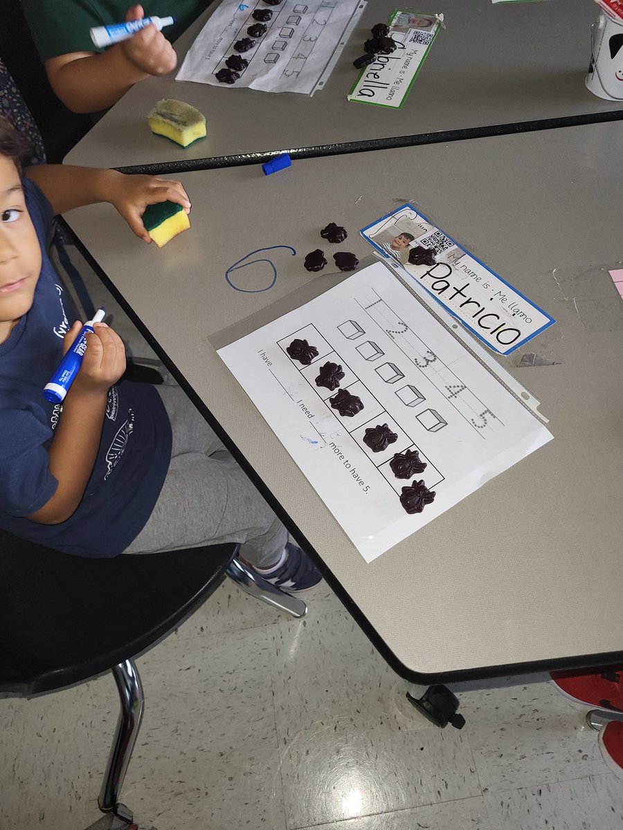 GisetKing's tweet photo. Halloween Math at @BelNafegar .
We used mellow pumpkins, marshmallows, and spider gummies to explore and represent numbers up to 10.
#fall #prekmath  #engagement
#sensorylearning #preklife #duallanguage https://t.co/nSqUrfEdnb