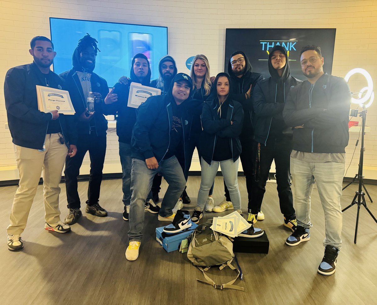 Victor_Veroes13's tweet photo. I couldn't be more proud of my team, my leaders and myself 🙌🏽 All Hands Q3 🔥
#1 Top Performer in the Area 🥇
#BigProm #1 Store 🏆 Thank you @Julio_Cintron14  for the awards and recognitions! 🫱🏻‍🫲🏾 #buzzCity @VinceLeaks @osmanTellez1 @Ciarasky15 @normanJavier45_ @anacruz_11 https://t.co/tTUP6fsBRb