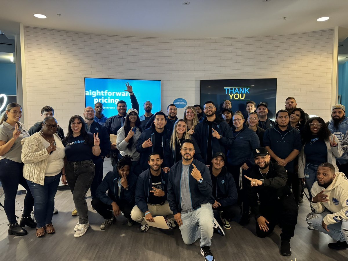 Victor_Veroes13's tweet photo. I couldn't be more proud of my team, my leaders and myself 🙌🏽 All Hands Q3 🔥
#1 Top Performer in the Area 🥇
#BigProm #1 Store 🏆 Thank you @Julio_Cintron14  for the awards and recognitions! 🫱🏻‍🫲🏾 #buzzCity @VinceLeaks @osmanTellez1 @Ciarasky15 @normanJavier45_ @anacruz_11 https://t.co/tTUP6fsBRb