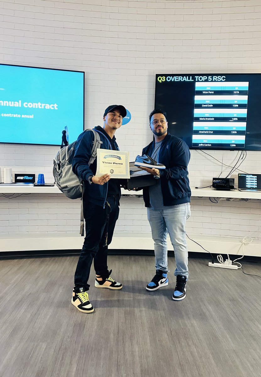 Victor_Veroes13's tweet photo. I couldn't be more proud of my team, my leaders and myself 🙌🏽 All Hands Q3 🔥
#1 Top Performer in the Area 🥇
#BigProm #1 Store 🏆 Thank you @Julio_Cintron14  for the awards and recognitions! 🫱🏻‍🫲🏾 #buzzCity @VinceLeaks @osmanTellez1 @Ciarasky15 @normanJavier45_ @anacruz_11 https://t.co/tTUP6fsBRb