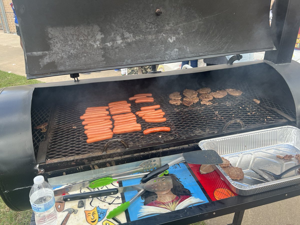 ReginalMitchell's tweet photo. Huge thanks @HEB for all the donations and contributions to make this annual tailgating event a success. Great production from our amazing staff @ThorntonCFISD #TTEAM serving our students and families one at a time! @CyFairISD @SarahHarty3 @SuptMarkHenry #WEARECFISD #WEAREONE https://t.co/n0KaTZkPC0