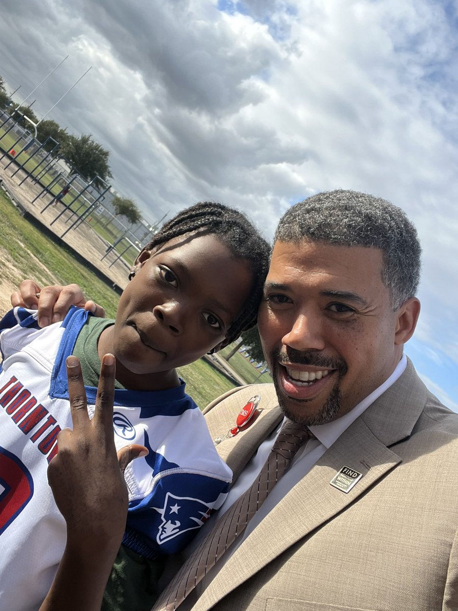 ReginalMitchell's tweet photo. Great things are happening @ThorntonCFISD Just ask the kids! @CyFairISD @CFISDStuSrvcs @brodriguez1225 Where everyone is somebody! @BecherMary @Kidzmartz @FelixKirk13 @SarahHarty3 #TTEAM @CoachPatton36 https://t.co/jrRwwgoECe