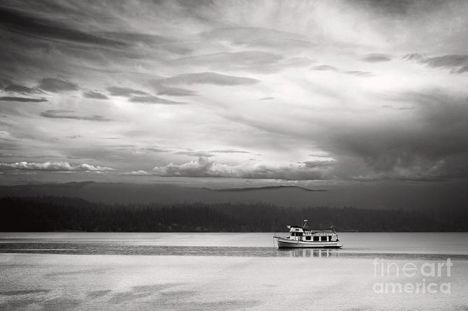 PQuinnimages's tweet image. Storm&apos;s Coming, a Black and white image of a lone ship as a storm approaches the calm waters of the northwest.  The image can be purchased here: buff.ly/3QvsYZ1 

#ArtMatters
#BuyArtNotCandy
#BuyIntoArt
#nikonphotography
#photooftheday
#AYearForArt
#sunsetphotography
