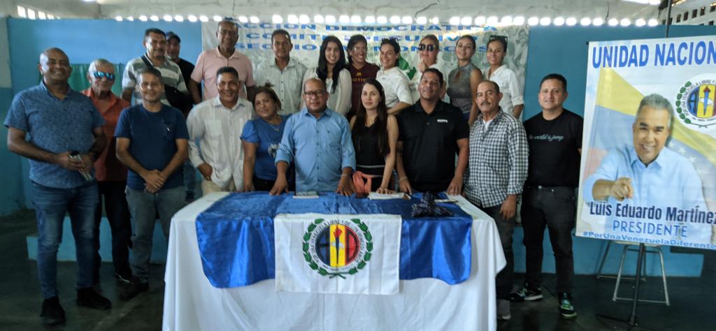 JuanEspinoza_13's tweet photo. #24Oct| Reunión de CES #ADMonagas, debatiendo temas de interés, tanto interno, como externo al partido, de cara a las diversas actividades políticas por realizar, para fortalecer la candidatura presidencial de @Luisemartinezh. 

@adbernabe 
@ADNixonM 
#UnidosViviremosMejor https://t.co/xoHSJdBX2J