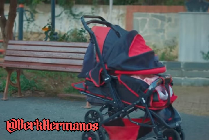 Cuidar de un bebe mira que bonita familia hacemos aybike, venga no destruyas mis sueños. Ajam porque piensas en esas cosas cariño? Tengo bueno mi familia tiene suficiente dinero para mantenernos a nosotros y a nuestros hijos, porque? Tenemos dinero
#Ayber #Hermanos24Oct