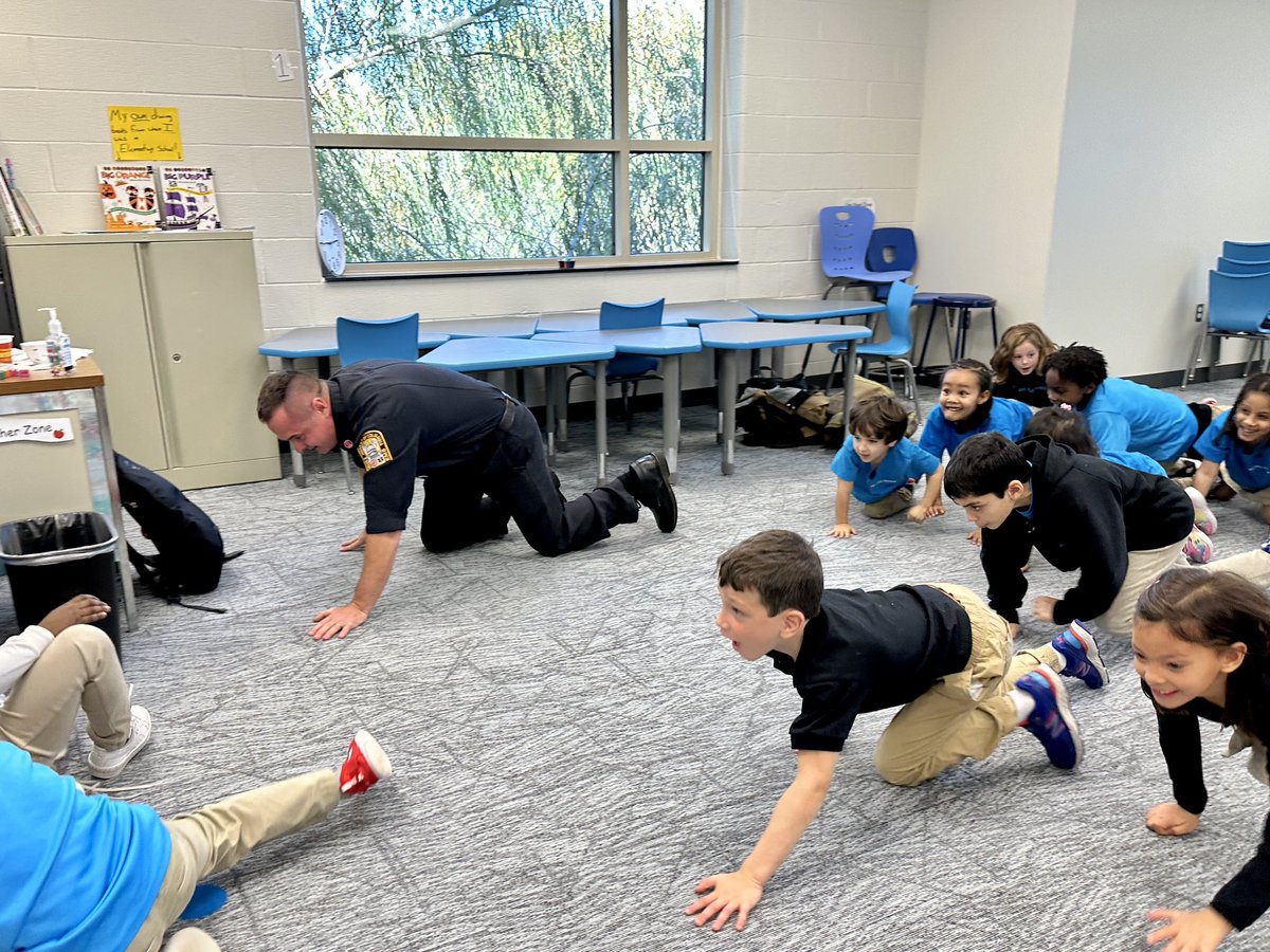MarkhamKinders's tweet photo. K-2 students enjoyed a visit from Firefighter Captain FitzGerald this week. Students learned about fire safety, practiced crawling in the event of a fire, &amp; even practiced Stop, Drop, &amp; Roll! @McLeanSchool #McLeanSchool https://t.co/dqjZeHSGHF