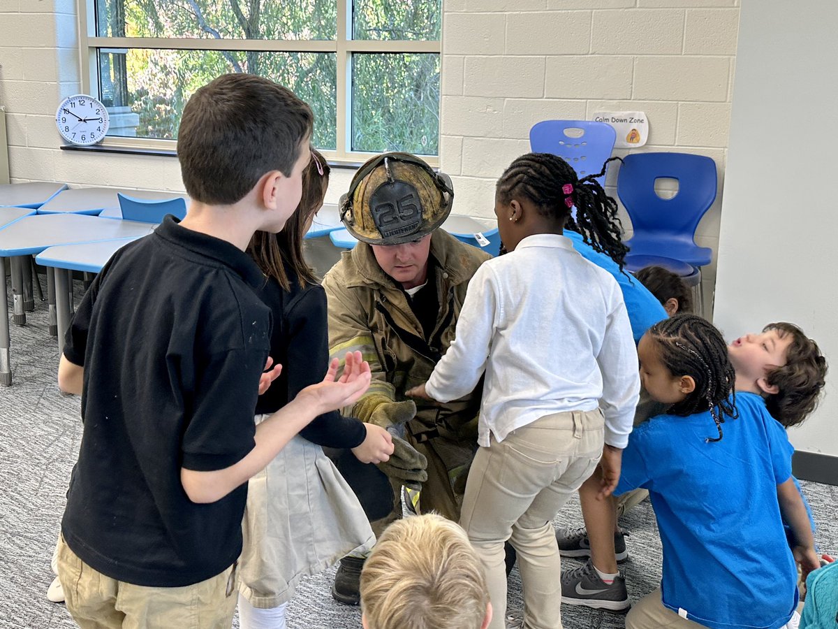 MarkhamKinders's tweet photo. K-2 students enjoyed a visit from Firefighter Captain FitzGerald this week. Students learned about fire safety, practiced crawling in the event of a fire, &amp; even practiced Stop, Drop, &amp; Roll! @McLeanSchool #McLeanSchool https://t.co/dqjZeHSGHF
