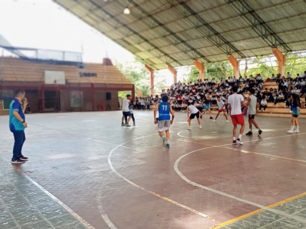 villavoeduca's tweet photo. Un espacio para incentivar la cultura, la lúdica y la ciencia en los estudiantes.

El Colegio INEM Luis López de Mesa inicia su semana cultural con las actividades: English Song Festival, Juegos Intercursos y El Museo de las Religiones. https://t.co/tPfofIBLup
