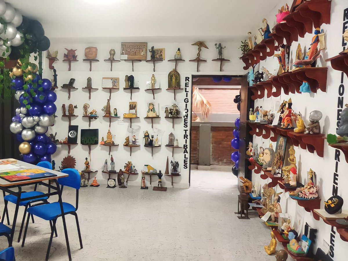 villavoeduca's tweet photo. Un espacio para incentivar la cultura, la lúdica y la ciencia en los estudiantes.

El Colegio INEM Luis López de Mesa inicia su semana cultural con las actividades: English Song Festival, Juegos Intercursos y El Museo de las Religiones. https://t.co/tPfofIBLup