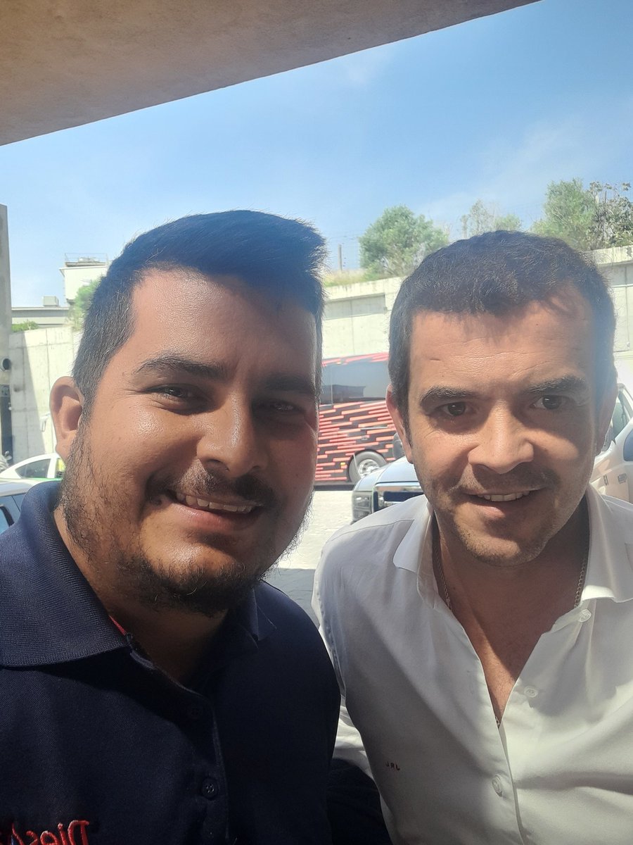 FutEstufaAtlas's tweet photo. Dice el patrón que tranquilos ya tiene todo bajo control.
#cre4mos
#ArribaElAtlas https://t.co/VgFHzhNK9l