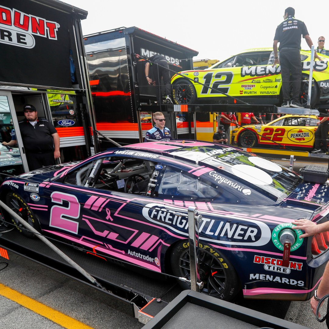 We were thrilled to go pink at @HomesteadMiami Sunday to support #BreastCancerAwarenessMonth and cheer on @AustinCindric! A big shout out to the incredible breast cancer warriors we recognized on @AustinCindric's No. 2 Freightliner Ford Mustang. #FreightlinerGoesPink 💖🏁