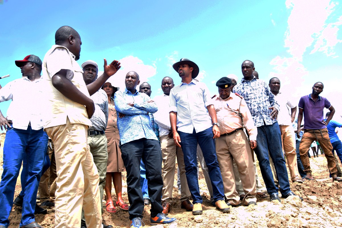 Roba_Liban_Duba's tweet image. 1:I had the privilege of hosting PS @regional_dev Mr. @harsama_kello and PS State Department for Roads Eng. Joseph Mbugua at the #TDIP Project, as they assessed the progress of the rehabilitation works at the #TDIP, which aims to increase rice production in the Tana Delta. #Rice