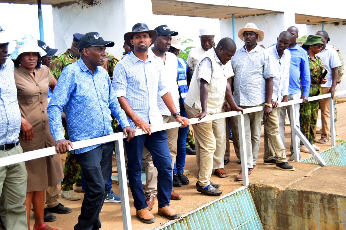 Roba_Liban_Duba's tweet image. 1:I had the privilege of hosting PS @regional_dev Mr. @harsama_kello and PS State Department for Roads Eng. Joseph Mbugua at the #TDIP Project, as they assessed the progress of the rehabilitation works at the #TDIP, which aims to increase rice production in the Tana Delta. #Rice