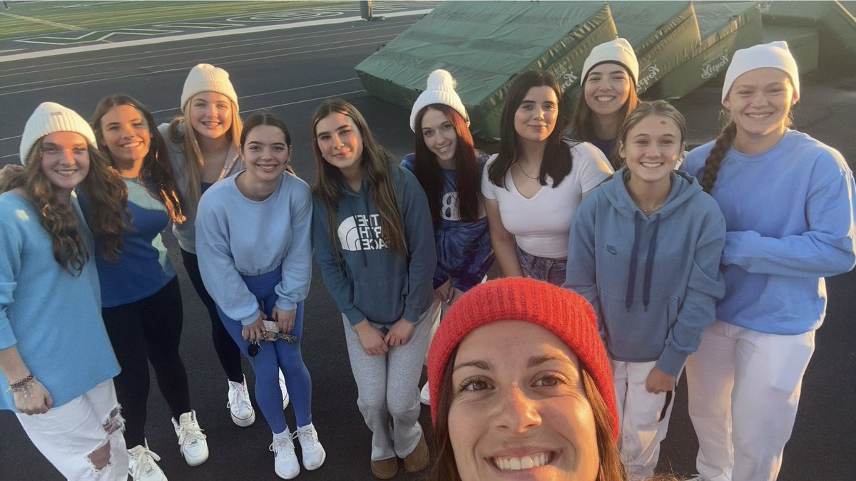 NORDONIASBALL's tweet photo. Smurfs at the BUDS event 🩵 https://t.co/bXIQsp7EBn