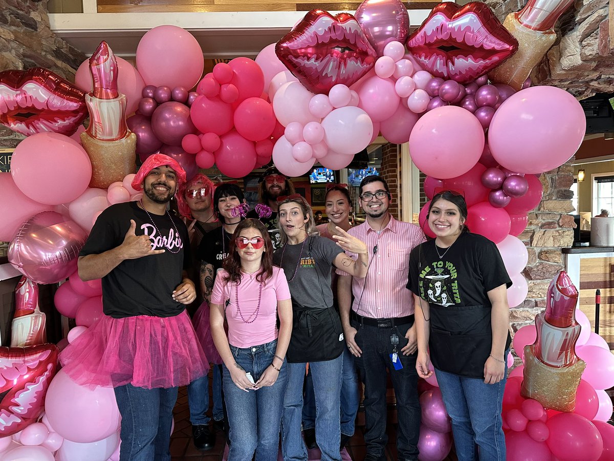 Brandonchilis13's tweet photo. Celebrating Barbz Day in style at Chilis San Marcos! https://t.co/eAWMBMBXdA