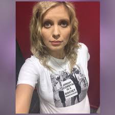 Rachel Riley is on Newsnight.

Alot of people don't like her, press the like if you are one.

#newsnight