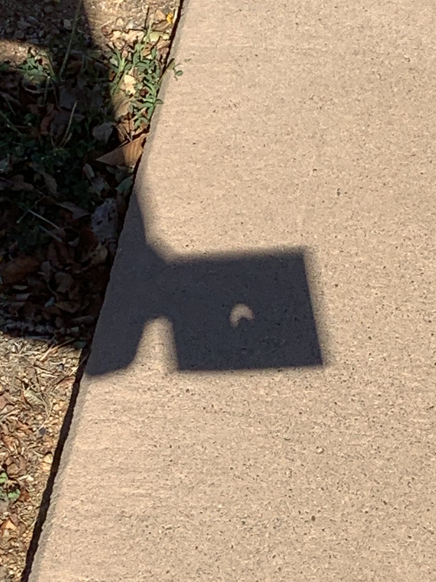 sfpl's tweet image. Our #EclipseEvent at #SouthsideLibrary was ... lit!  😄 Did you attend?  We had at least 500 people show up for our #EclipseParty and all together we handed out more than 2800 #EclipseGlasses!