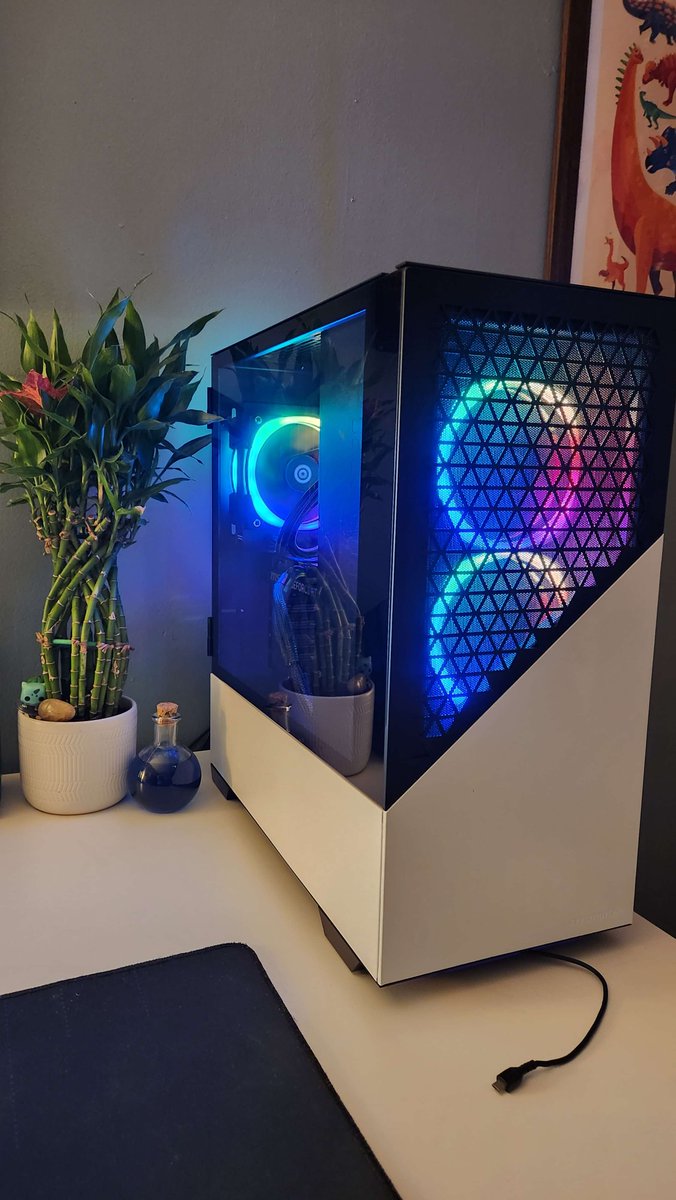 CYBERPOWERPC's tweet photo. Amethyst but make it airflow🌬
📸Christopher M.
#CyberPowerSetups #RigCheck https://t.co/cFdfOYI2Zq