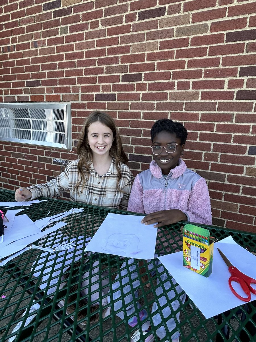 Mayfield_Center's tweet photo. Loving these beautiful fall recess days!  #luckytobeacyclone https://t.co/HXRoveftH8
