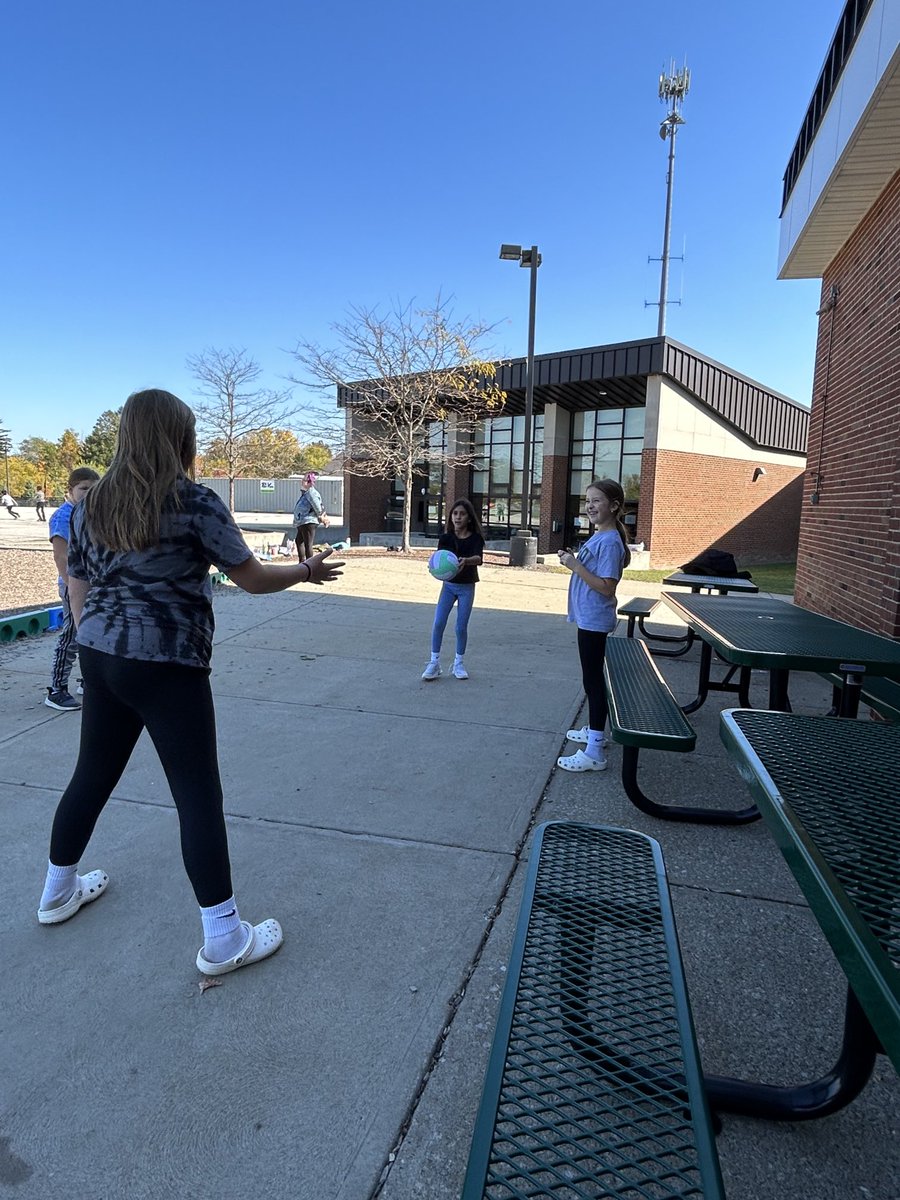 Mayfield_Center's tweet photo. Loving these beautiful fall recess days!  #luckytobeacyclone https://t.co/HXRoveftH8