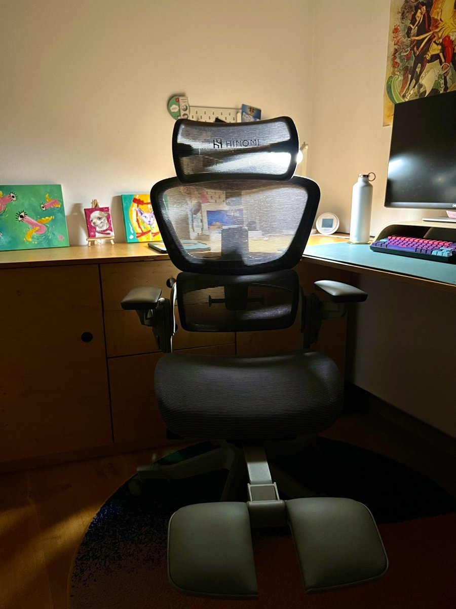 Spogr's tweet photo. Joy of the day: clearly the best office chair I’ve ever had. #himomi guys nailed it! https://t.co/GJ1qhw0Ftc