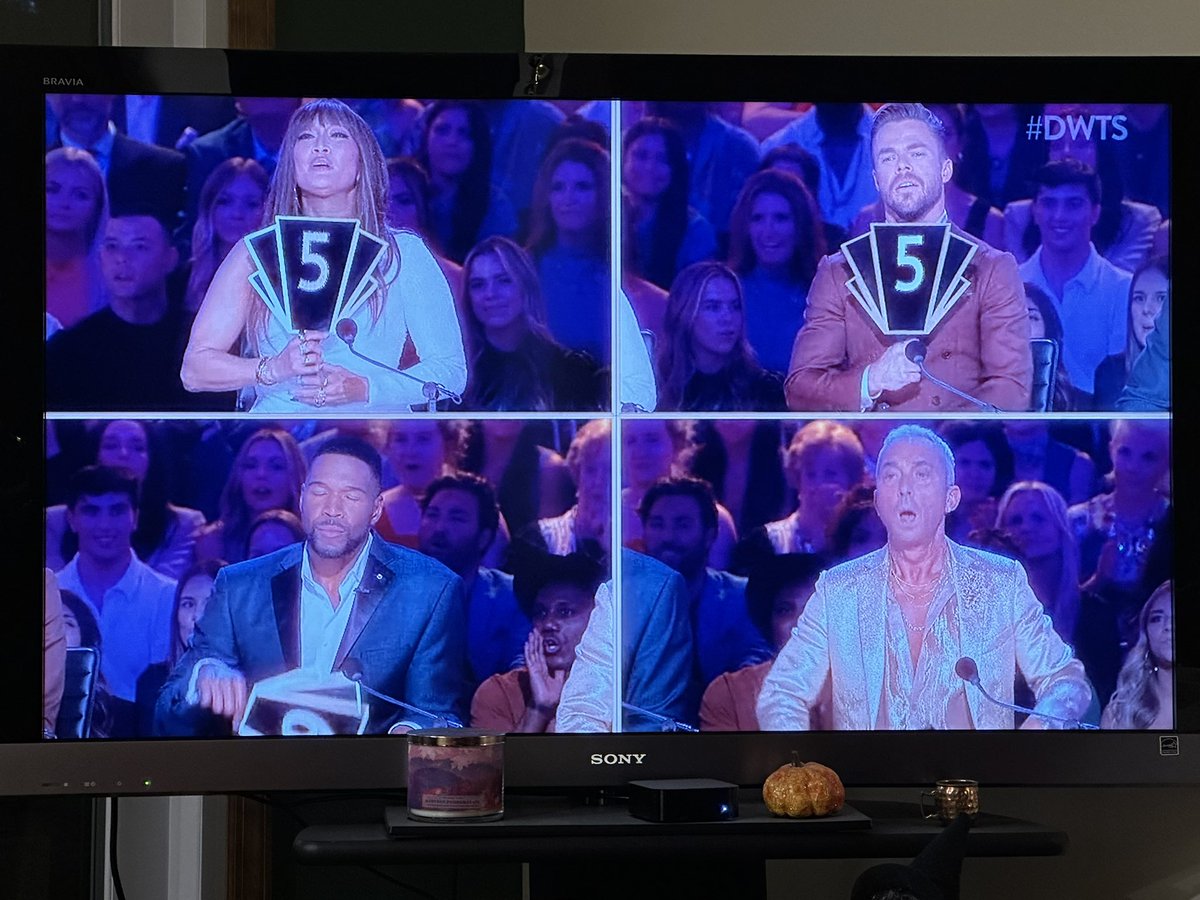 ms_caitlinrose's tweet photo. Catching up on @officialdwts and y’all, pick your pauses carefully. Otherwise you’ll get faces like this 🤣 https://t.co/s7wbJOmwrJ