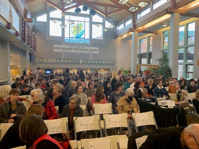 OrcaCoveMedia's tweet image. Last night, #ACedarIsLife was screened at Gulf Islands High School on Salt Spring Island!

Producer Leslie Bland attended, giving a short speech to express gratitude. What a great night📷

#IndigenousMedia
#IndigenousEducation
#SaltSpringIsland
#BCEducationSystem
