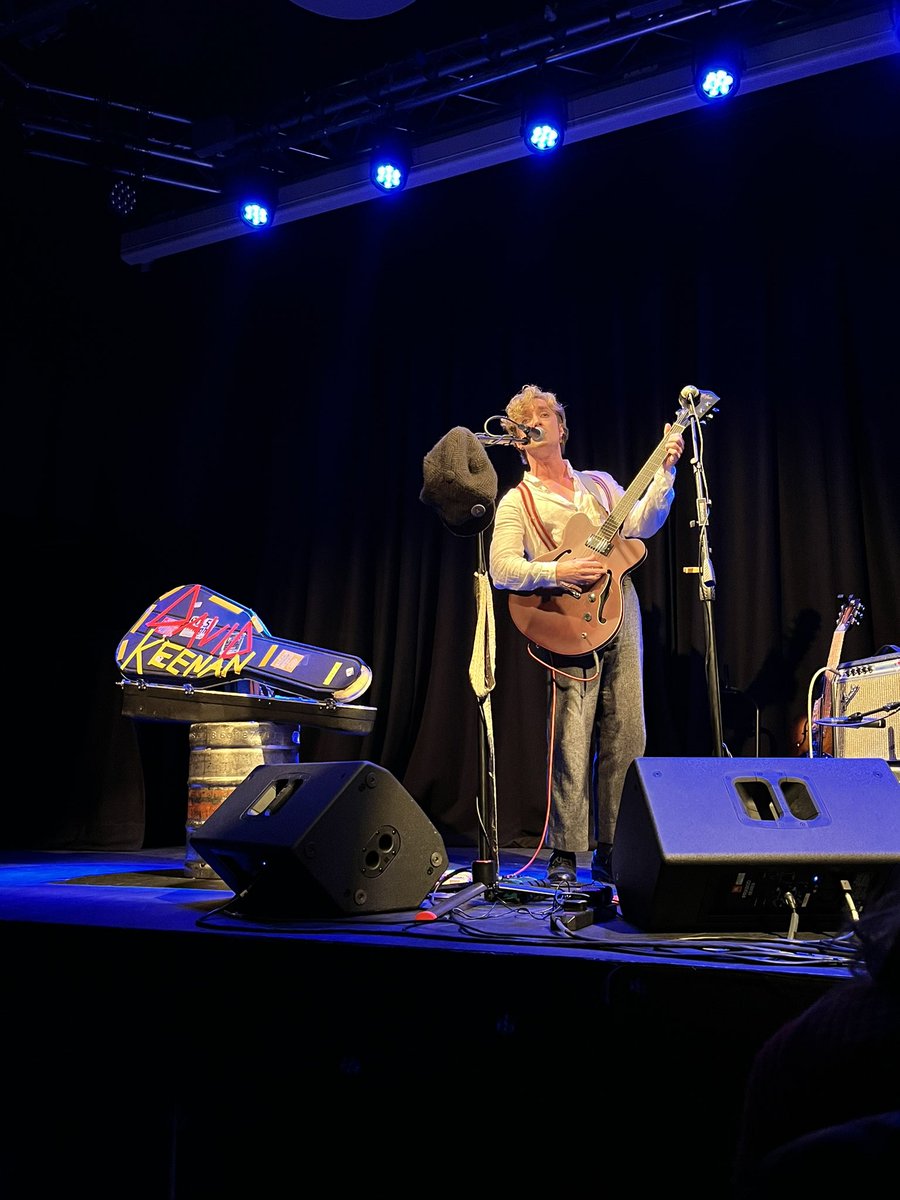 7four7's tweet image. A true story teller. A songwriter extraordinaire. A painter of pictures and a player of words. A voice that cuts through your soul. Wonderfully quirky on stage. That was absolutely cathartic. Worth rolling down the West Coast Main Line fae Glasgow for. Thank you @DavidKeenanmuso