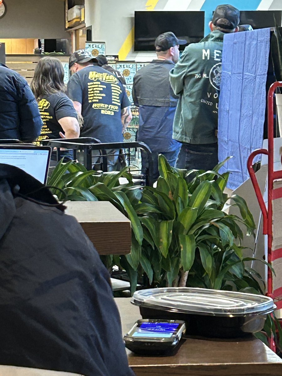 nerdbird327's tweet photo. One of the few things that could make me come back to twitter is to tell @QondiNtini that I was at a grocery store here in Seattle and saw some peeps lined up. Asked them what they were doing. brother husband momoa was signing his vodka there! Not brother husband setting up. https://t.co/ALV2Hpr8jr