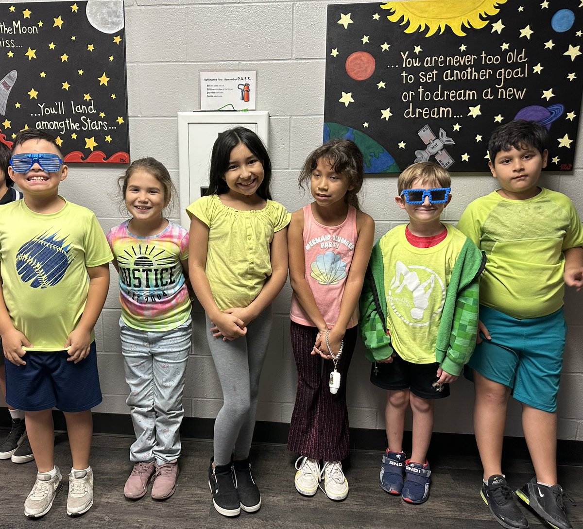 Jasmine Cloud (@jasminecloudwhe) on Twitter photo Our future is BRIGHT π‘π‘ #RedRibbonWeek ππ <a href="/HumbleISD_WHE/">Woodland Hills Elementary</a> <a href="/krislitzjohnson/">Kristin Johnson</a> Our future is BRIGHT π‘π‘ #RedRibbonWeek ππ <a href="/HumbleISD_WHE/">Woodland Hills Elementary</a> <a href="/krislitzjohnson/">Kristin Johnson</a>