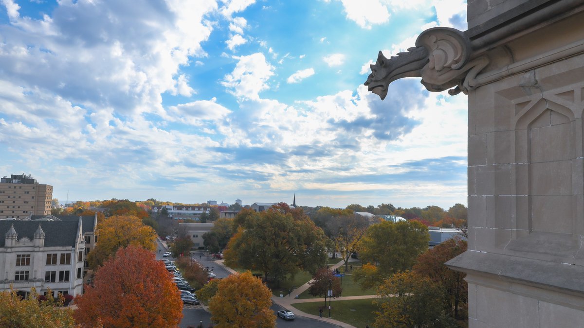 bradleyu's tweet photo. Bradley Hall: Where dreams touch the sky and the future broadens for countless students ����️ ❤️
#FallViews #BradleyUniversity https://t.co/0aM1gRBU5H