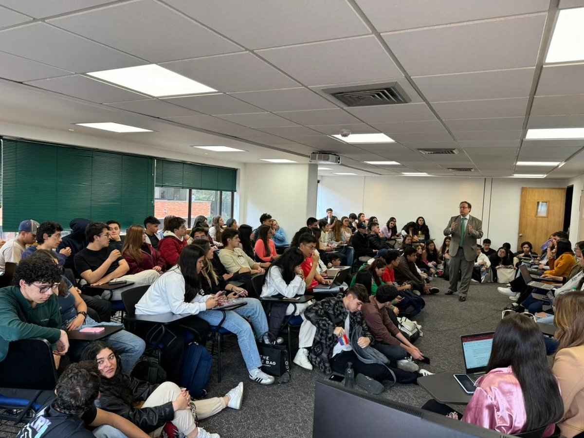 Gran interés por escuchar a las tres listas de candidatos de pregrado de ⁦<a href="/FIGRIExternado/">Figriexternado</a>⁩ ⁦<a href="/SoyFIGRI/">Soy FIGRI</a>⁩ que buscan ser elegidas al consejo directivo de facultad. También disponible en podcast ⁦<a href="/Figri_Aire/">FIGRI AL AIRE</a>⁩ Las elecciones son el 26 de octubre. ¡Participa!