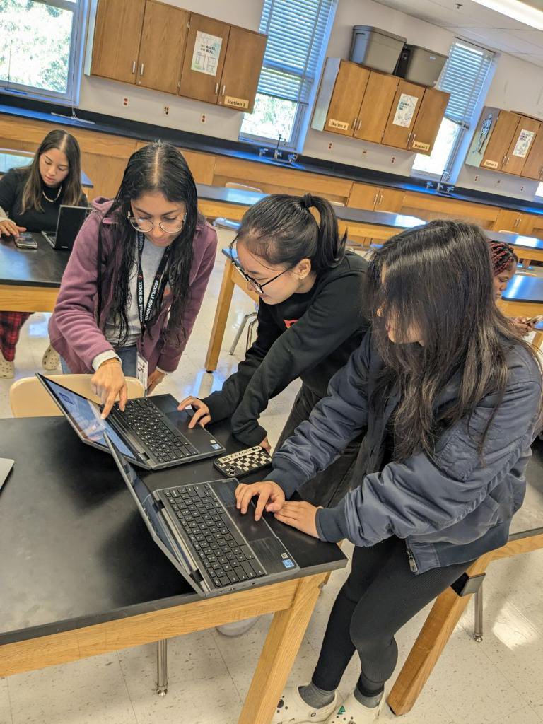 Dr. Berger’s Biomedical Interventions class designed their own studies and collected data using ekg monitors!