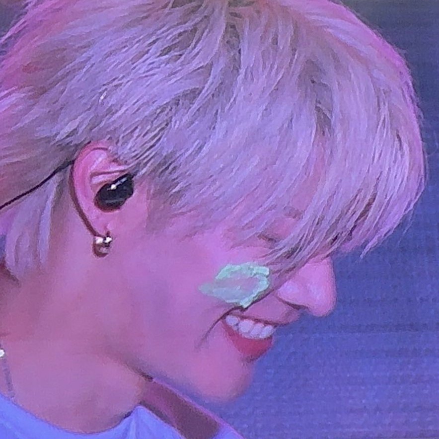 low quality nakamoto yuta tweet media